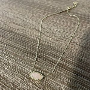 Kendra Scott Elisa Gold Pendant Necklace in Rose Quartz
